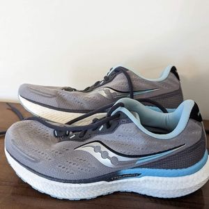 Saucony Trumph Sneaker size 10.5 wide